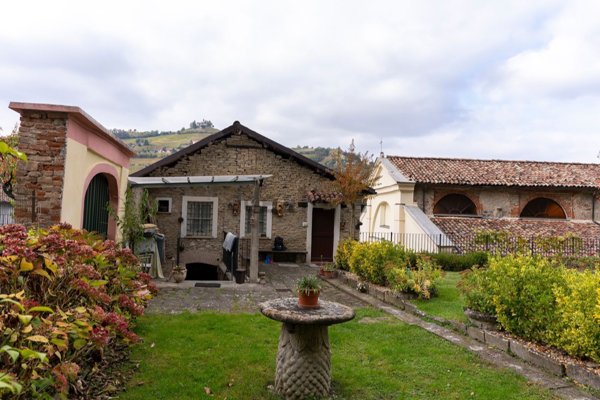 casa indipendente in vendita a Santo Stefano Belbo