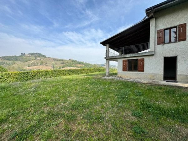 casa indipendente in vendita a Santo Stefano Belbo