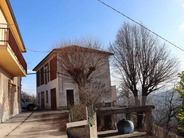 casa indipendente in vendita a Santo Stefano Belbo