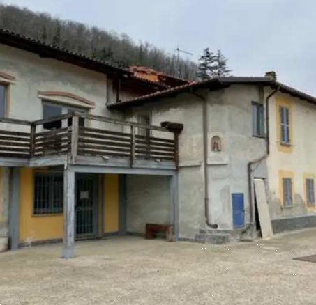 casa indipendente in vendita a Santo Stefano Belbo