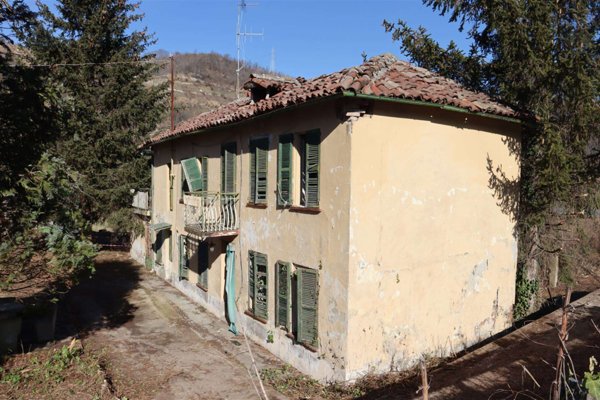 casa indipendente in vendita a Santo Stefano Belbo
