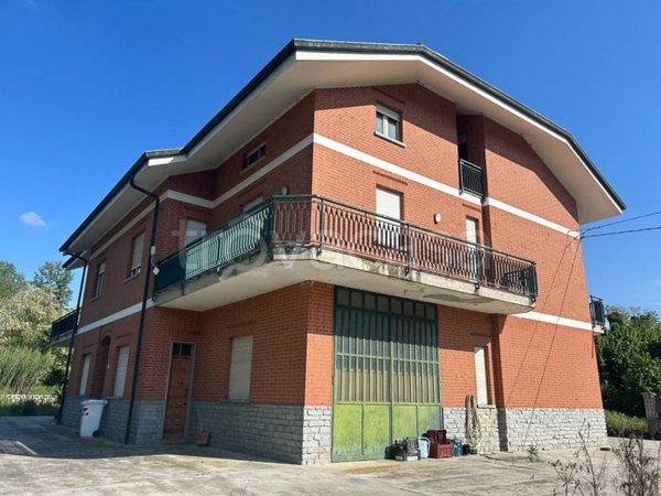 casa indipendente in vendita a Santo Stefano Belbo