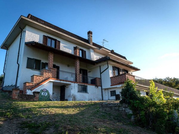 casa indipendente in vendita a Santo Stefano Belbo