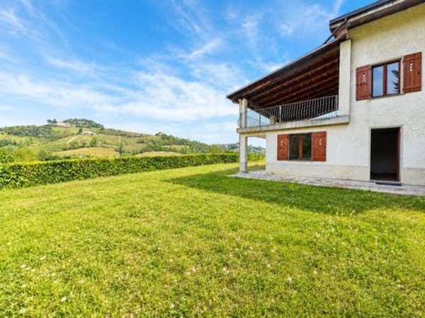 casa indipendente in vendita a Santo Stefano Belbo