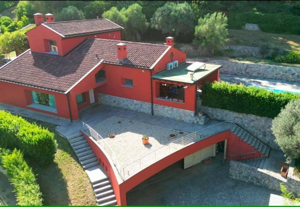 casa indipendente in vendita a Santo Stefano Belbo