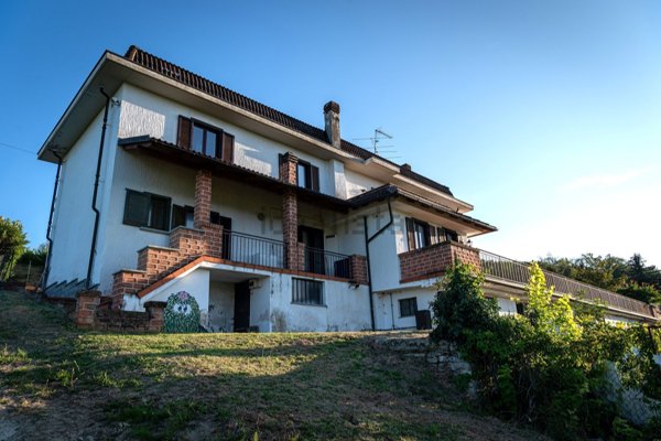 casa indipendente in vendita a Santo Stefano Belbo in zona Camo