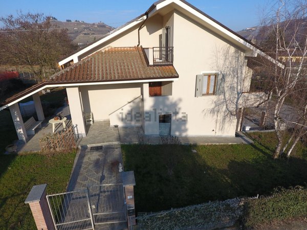casa indipendente in vendita a Santo Stefano Belbo