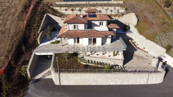 casa indipendente in vendita a Santo Stefano Belbo