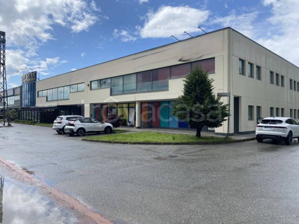 locale commerciale in vendita a Savigliano