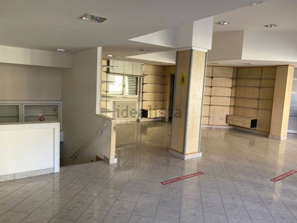 locale commerciale in vendita a Savigliano