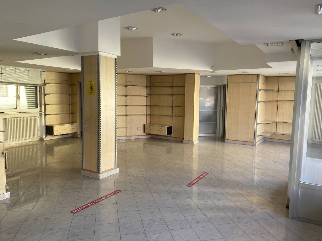 locale commerciale in vendita a Savigliano