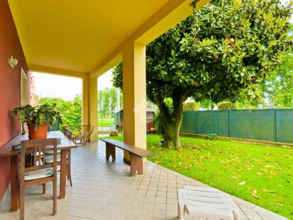 casa indipendente in vendita a Savigliano in zona Sanità