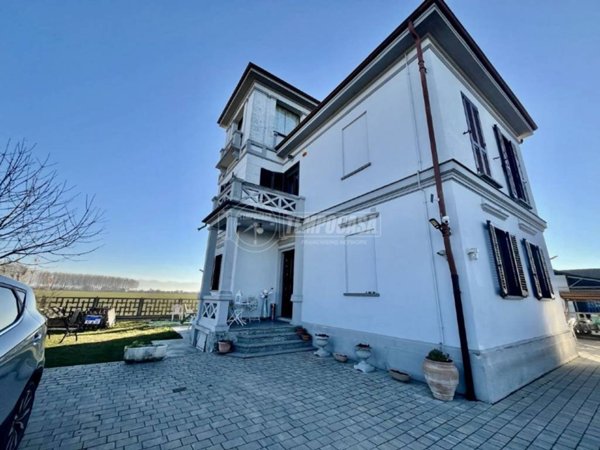 casa indipendente in vendita a Savigliano in zona Apparizione