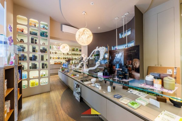 locale commerciale in vendita a Savigliano