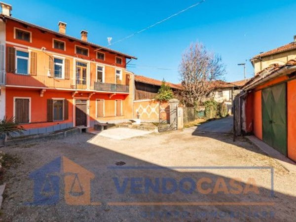 casa indipendente in vendita a Savigliano in zona Levaldigi