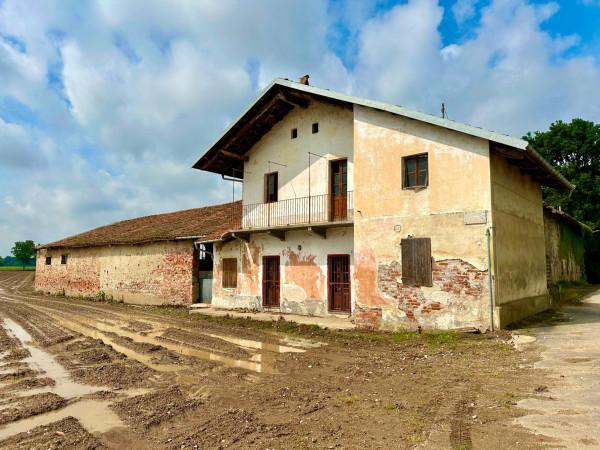 casale in vendita a Savigliano in zona Tetti Vigna