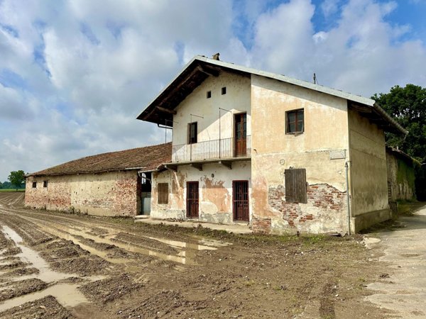 casale in vendita a Savigliano in zona Tetti Vigna