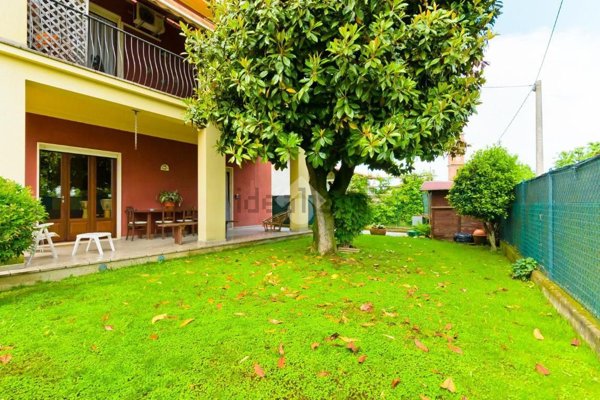casa indipendente in vendita a Savigliano in zona Sanità