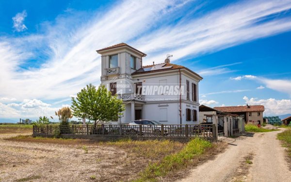 casa indipendente in vendita a Savigliano in zona Apparizione