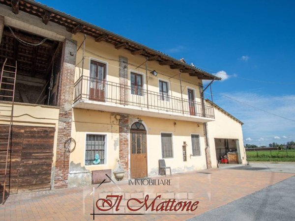 casale in vendita a Savigliano in zona Levaldigi