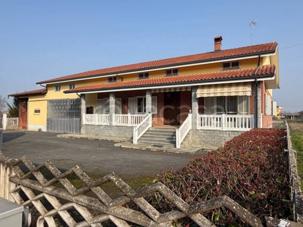 casa indipendente in vendita a Savigliano in zona Levaldigi