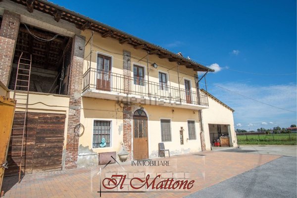 casale in vendita a Savigliano in zona Levaldigi