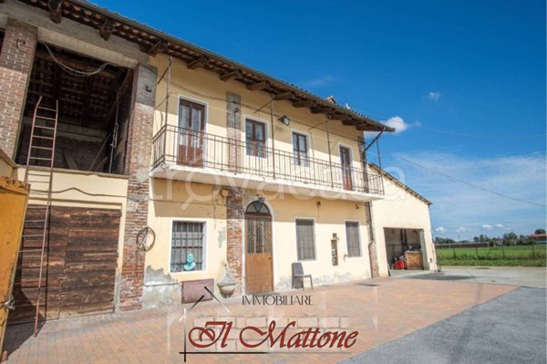 casa indipendente in vendita a Savigliano in zona Levaldigi