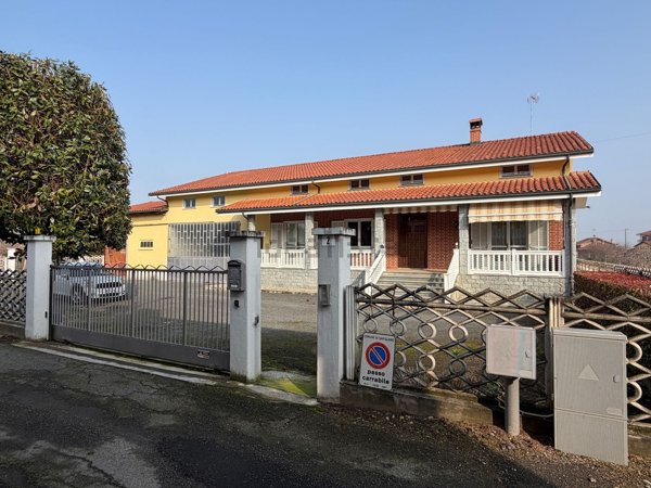casa indipendente in vendita a Savigliano in zona Levaldigi
