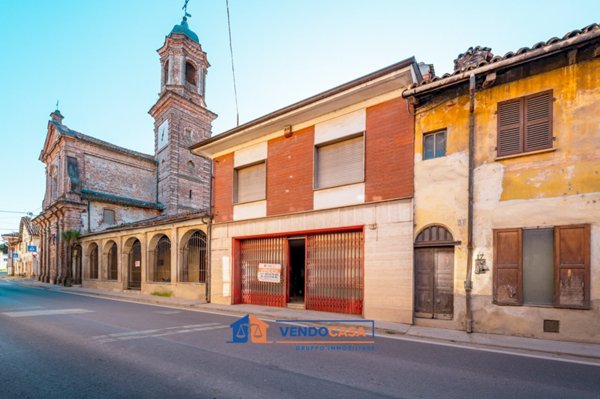 locale commerciale in vendita a Savigliano in zona Levaldigi