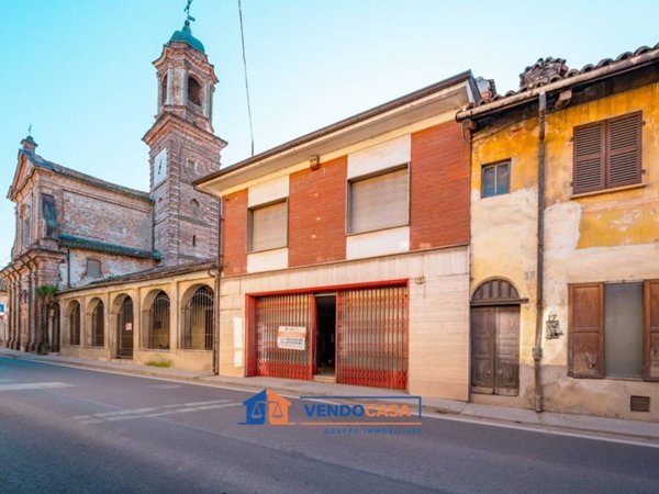 negozio in vendita a Savigliano in zona Levaldigi