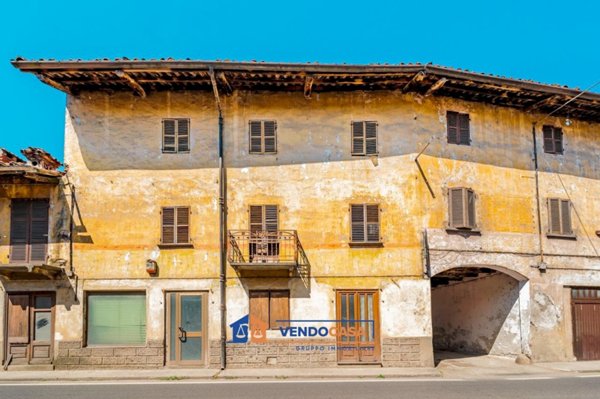casale in vendita a Savigliano in zona Levaldigi