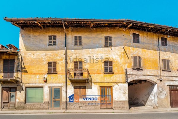 casale in vendita a Savigliano in zona Levaldigi