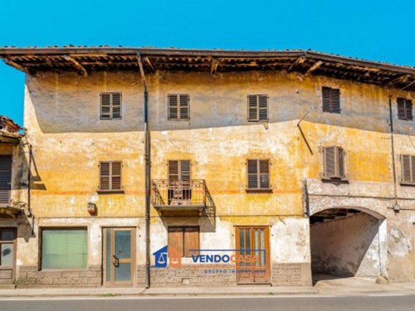 casale in vendita a Savigliano in zona Levaldigi