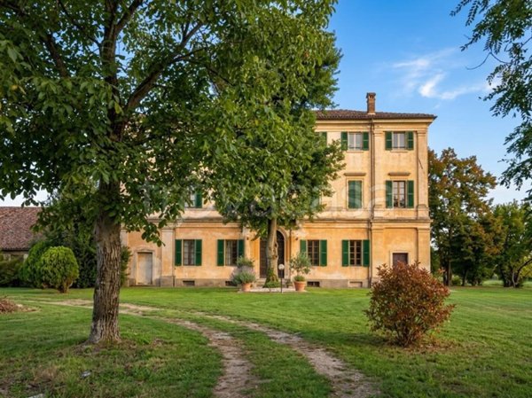 casa indipendente in vendita a Savigliano in zona Sanità