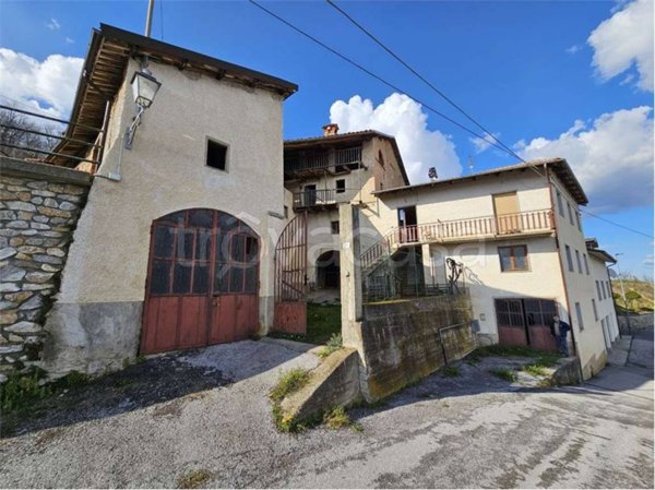 casa indipendente in vendita a Scagnello