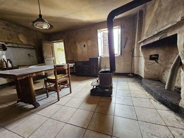 casa indipendente in vendita a Scagnello