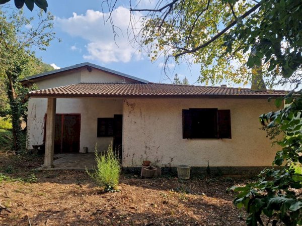 casa indipendente in vendita a Scagnello