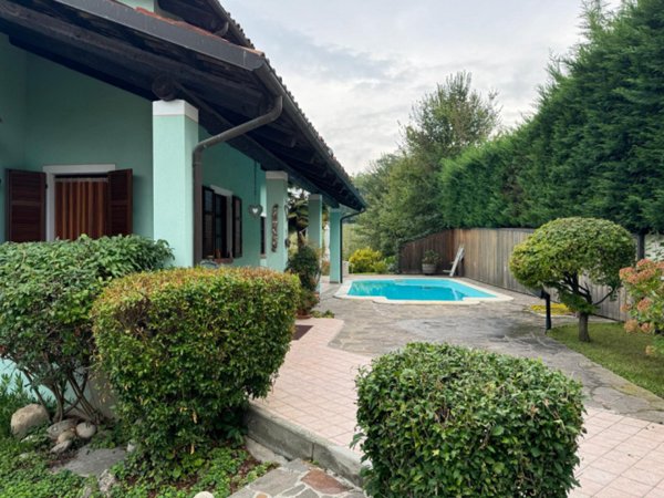casa indipendente in vendita a Serralunga d'Alba