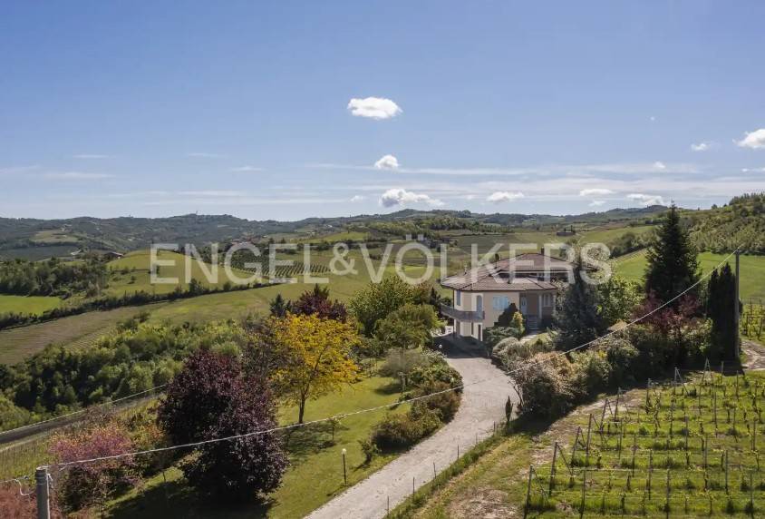 casa indipendente in vendita a Serralunga d'Alba
