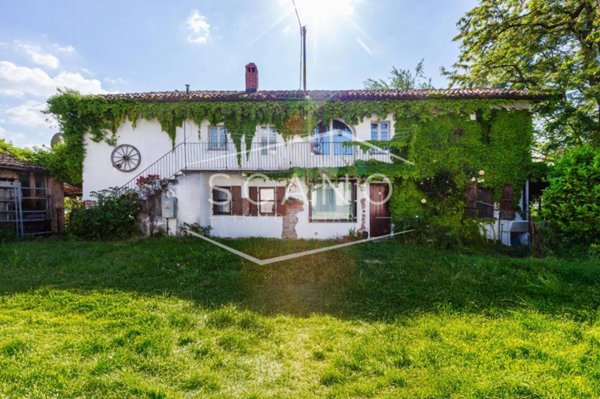 casa indipendente in vendita a Serralunga d'Alba
