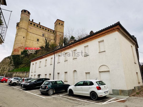 villa in vendita a Serralunga d'Alba