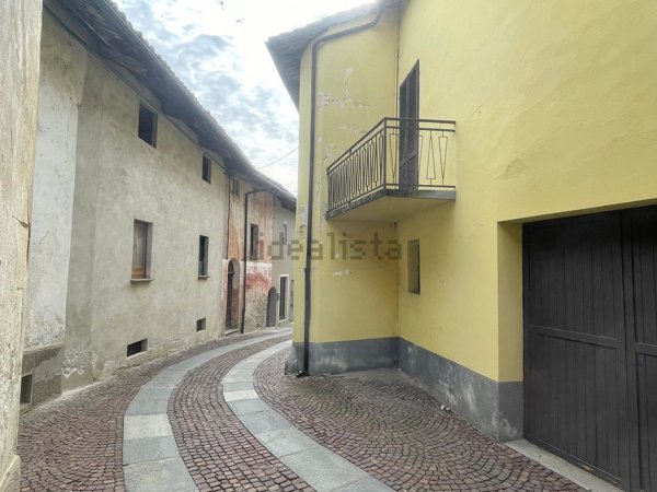 pentavano in vendita a Serralunga d'Alba