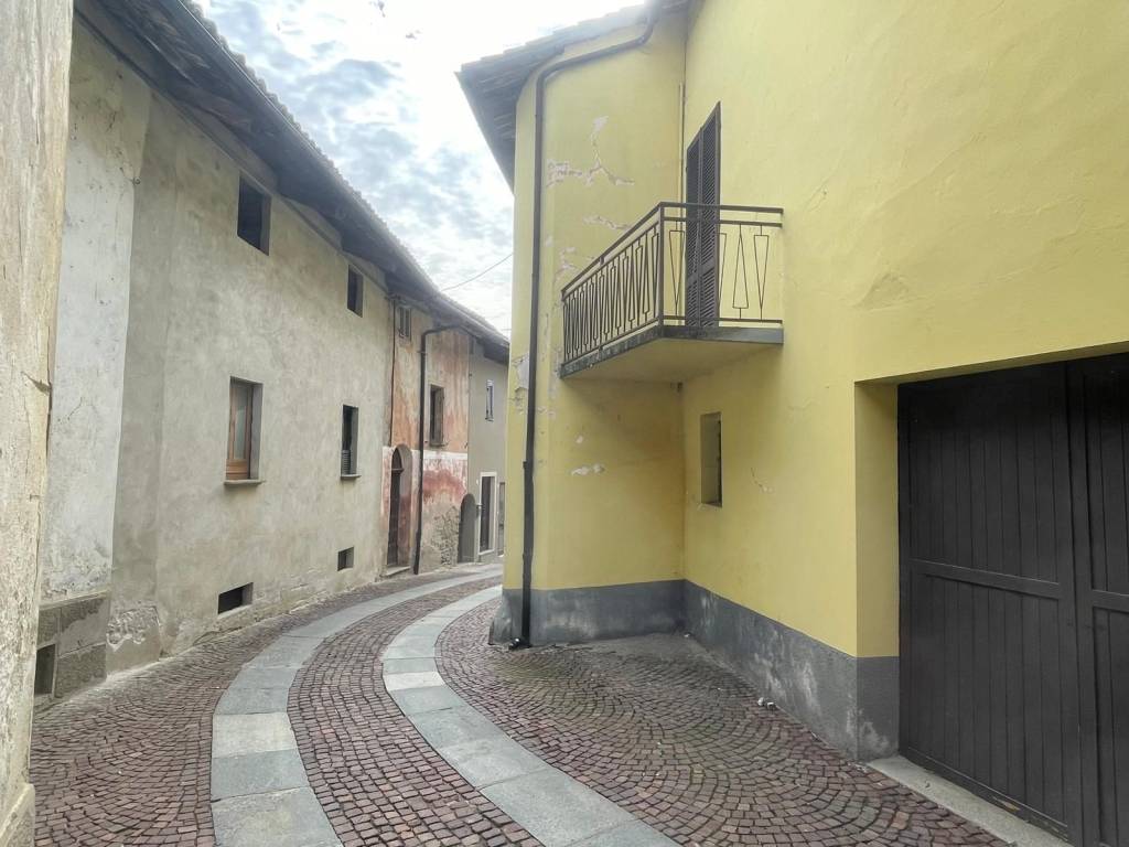 casa indipendente in vendita a Serralunga d'Alba