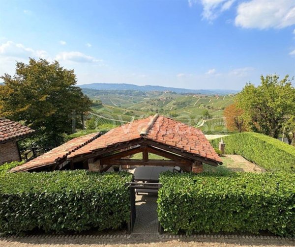 casa indipendente in vendita a Serralunga d'Alba