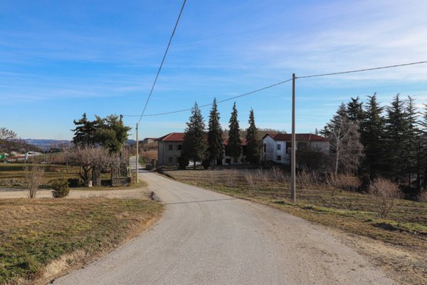 casa indipendente in vendita a Serravalle Langhe