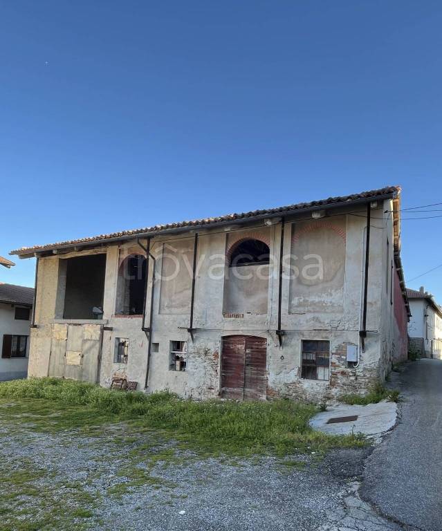 casa indipendente in vendita a Serravalle Langhe