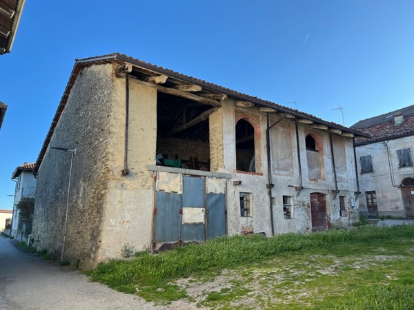 casa indipendente in vendita a Serravalle Langhe in zona Villa