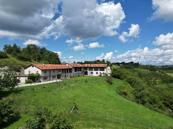 casa indipendente in vendita a Serravalle Langhe