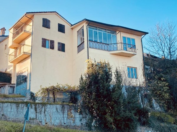 casa indipendente in vendita a Serravalle Langhe