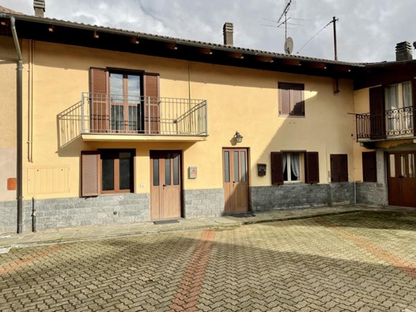 casa indipendente in vendita a Serravalle Langhe